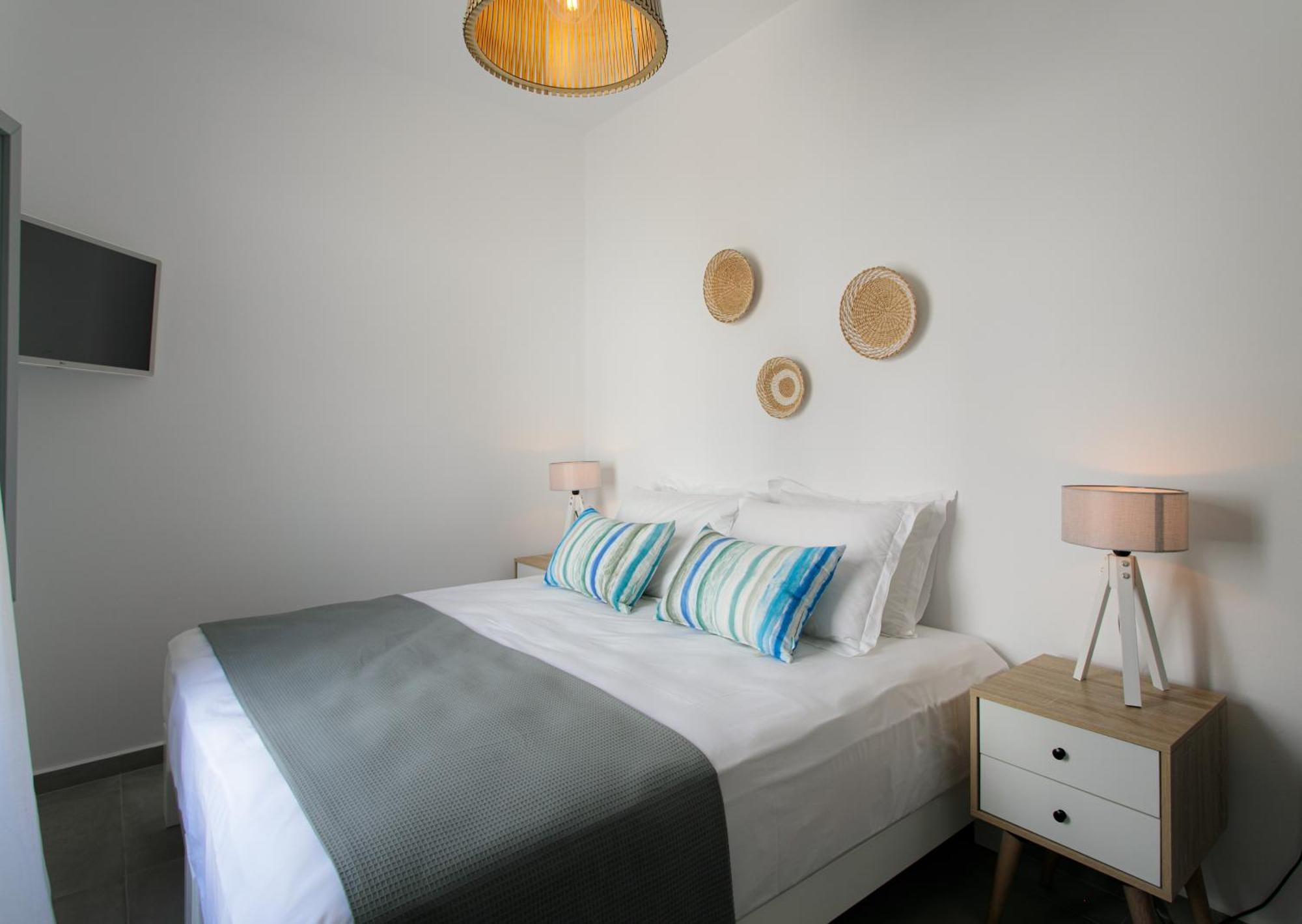 Seanfinity Beachfront Suites Микри-Вигла Номер фото