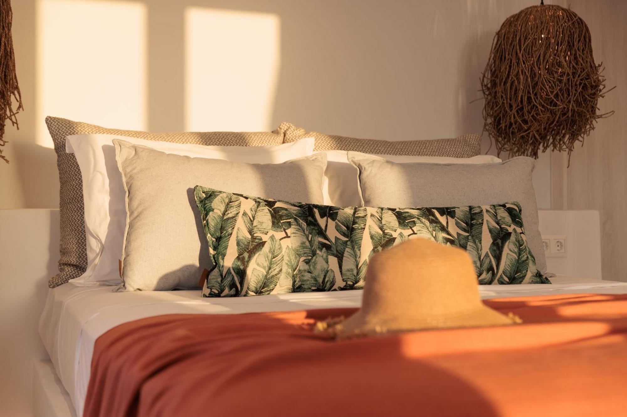 Seanfinity Beachfront Suites Микри-Вигла Экстерьер фото