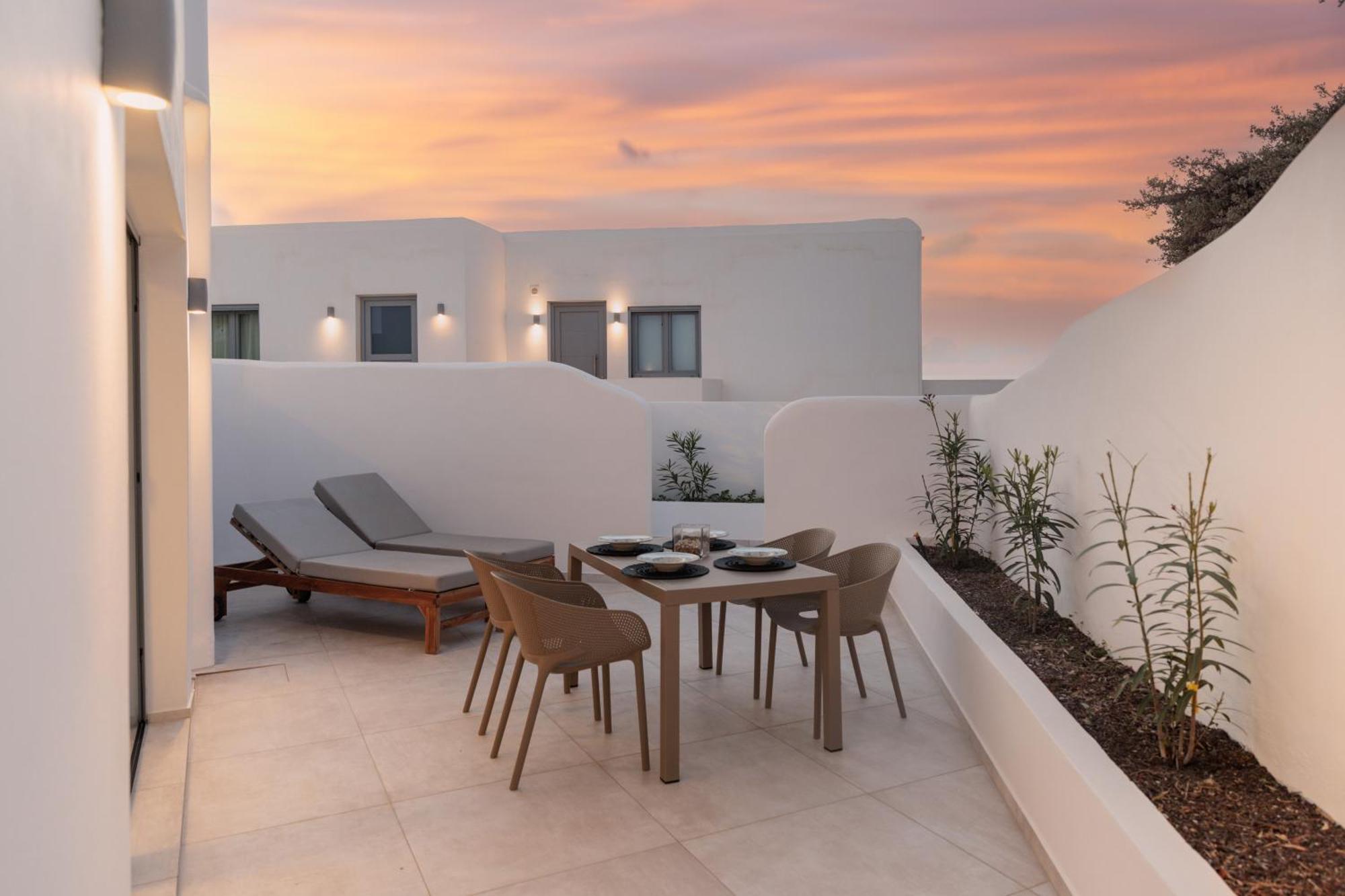 Seanfinity Beachfront Suites Микри-Вигла Номер фото