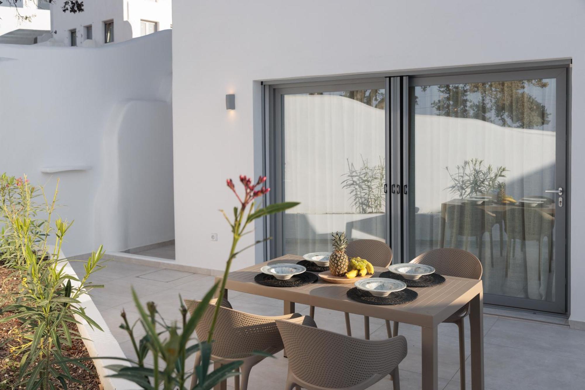 Seanfinity Beachfront Suites Микри-Вигла Номер фото