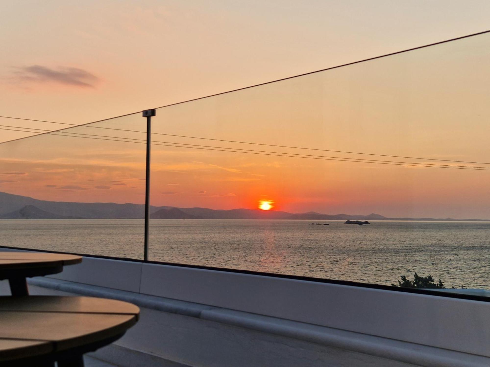 Seanfinity Beachfront Suites Микри-Вигла Номер фото